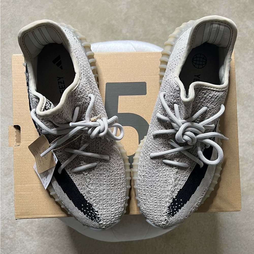 Yeezy Boost 350 V2 brand new size 7 mens